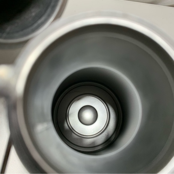 Growler - 64oz. stainless steel, swing top lid - Picture 4 of 8